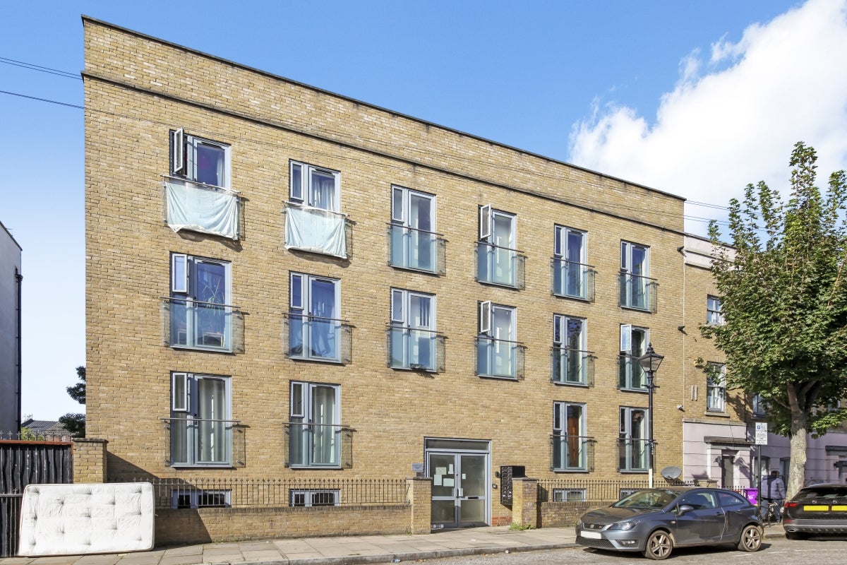 Flat Cephas Avenue in Greater London