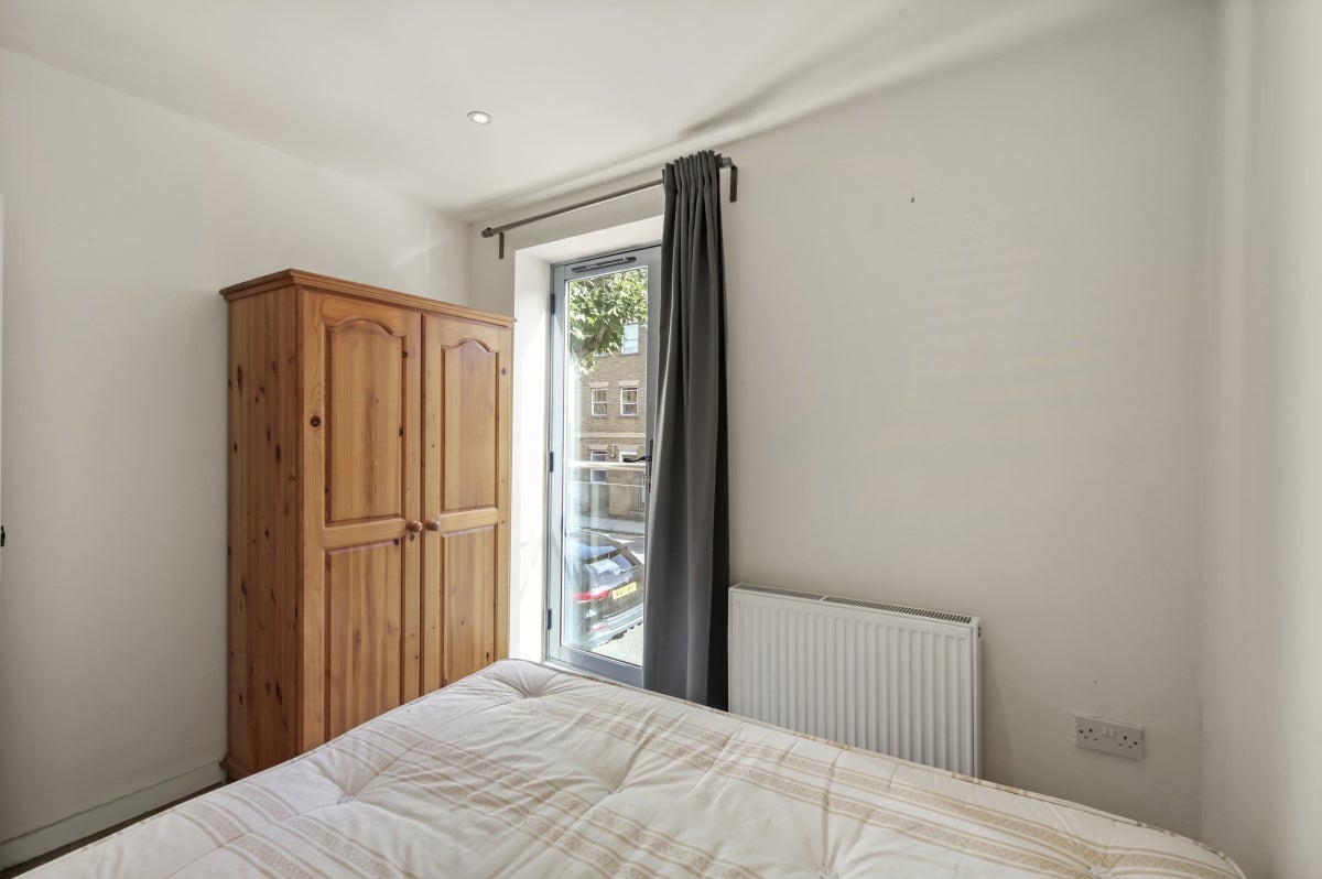 Flat Cephas Avenue in Greater London