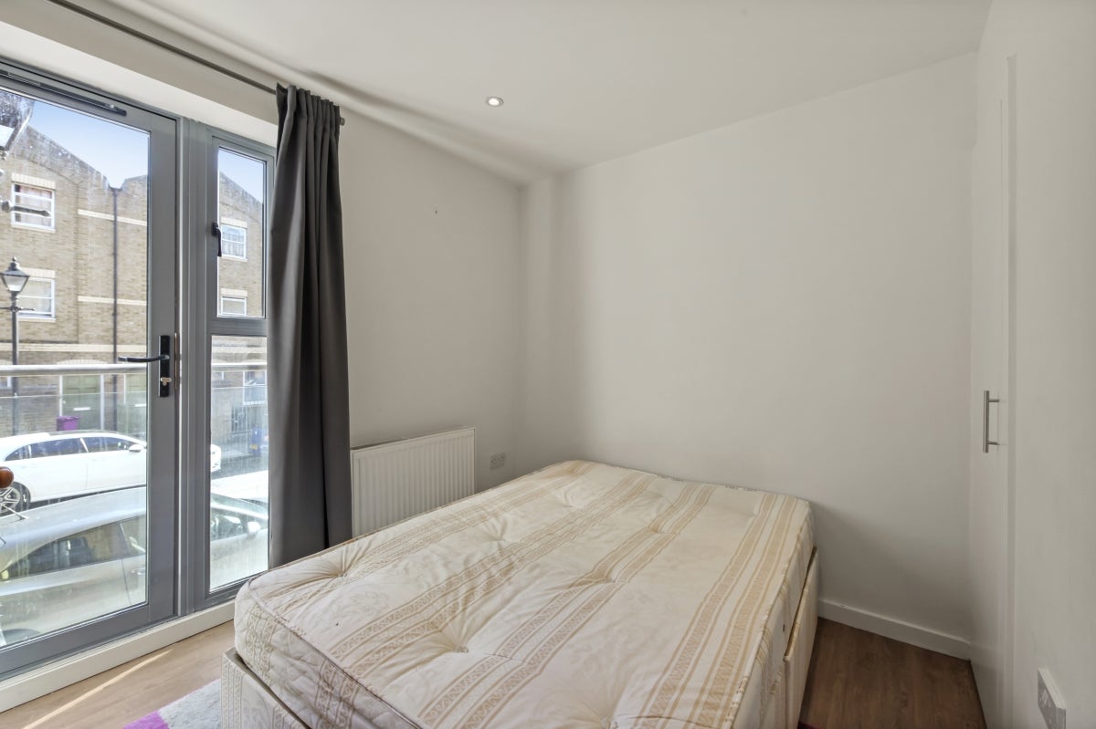 Flat Cephas Avenue in Greater London