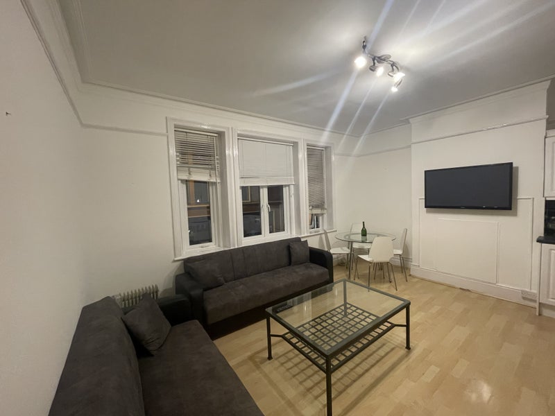 Flat Bond Street in Greater London