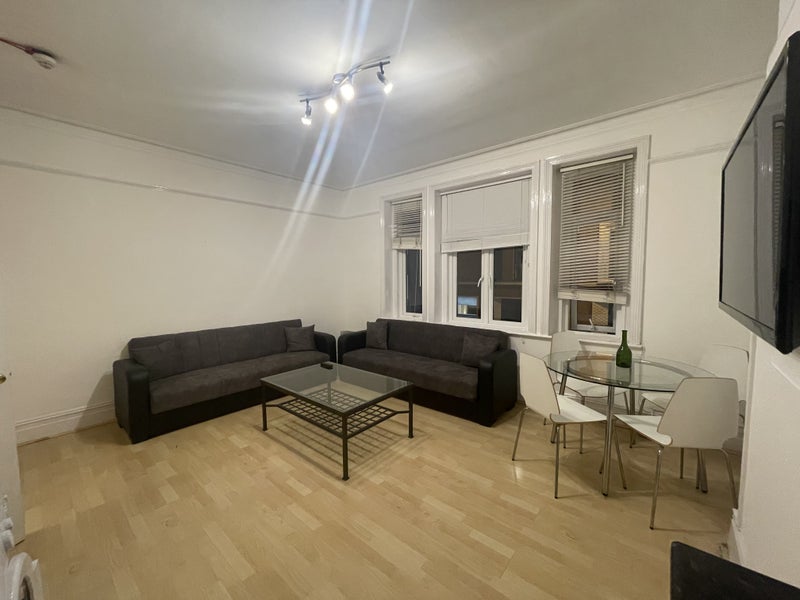 Flat Bond Street in Greater London