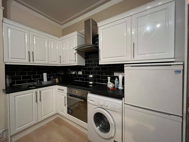 Flat Bond Street in Greater London