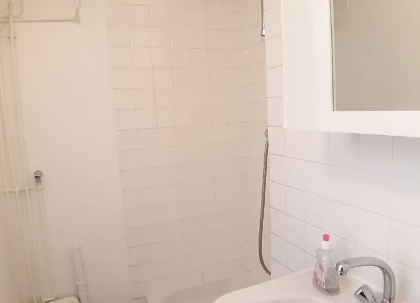 Room Avenue Victor Cresson in Issy-les-Moulineaux