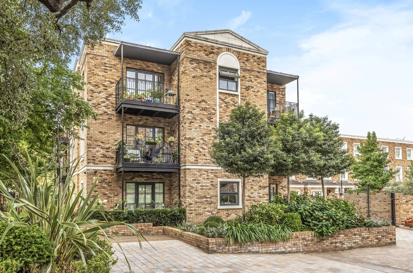 Flat Burlington Lane in Greater London