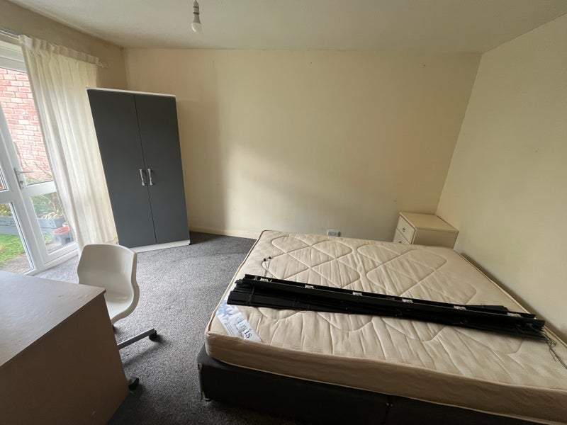 Room Swenson Avenue in Nottingham