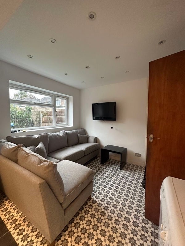 Room Swenson Avenue in Nottingham
