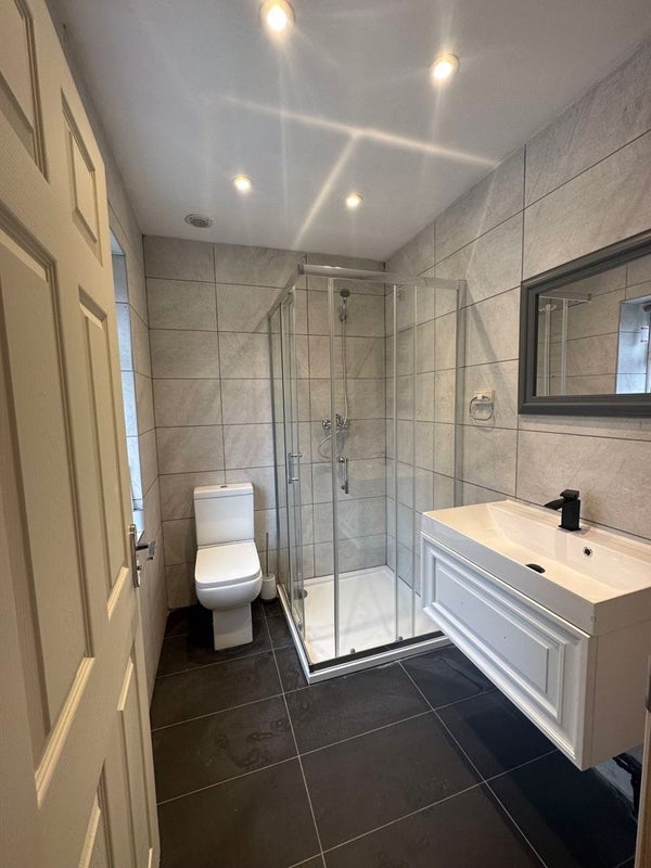 Room Swenson Avenue in Nottingham