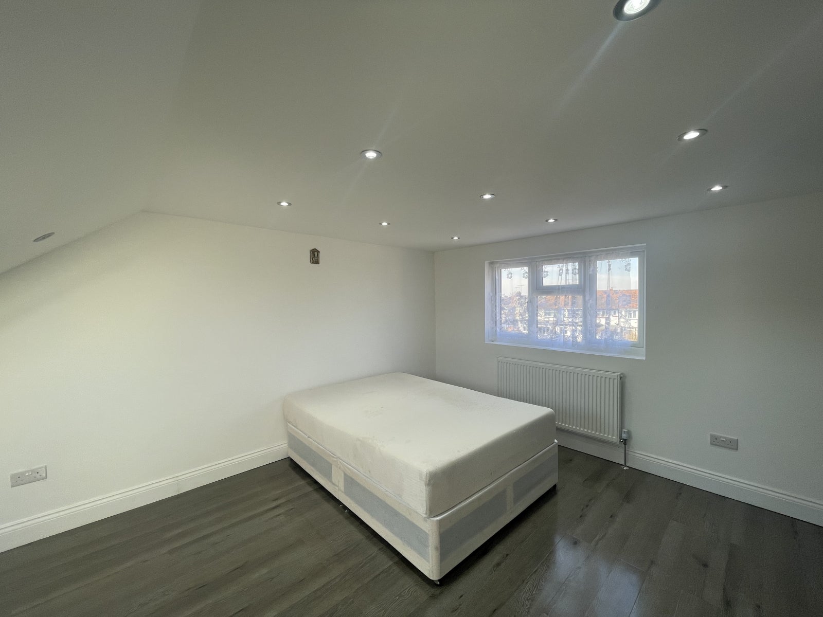 Room Roxeth Green Avenue in London