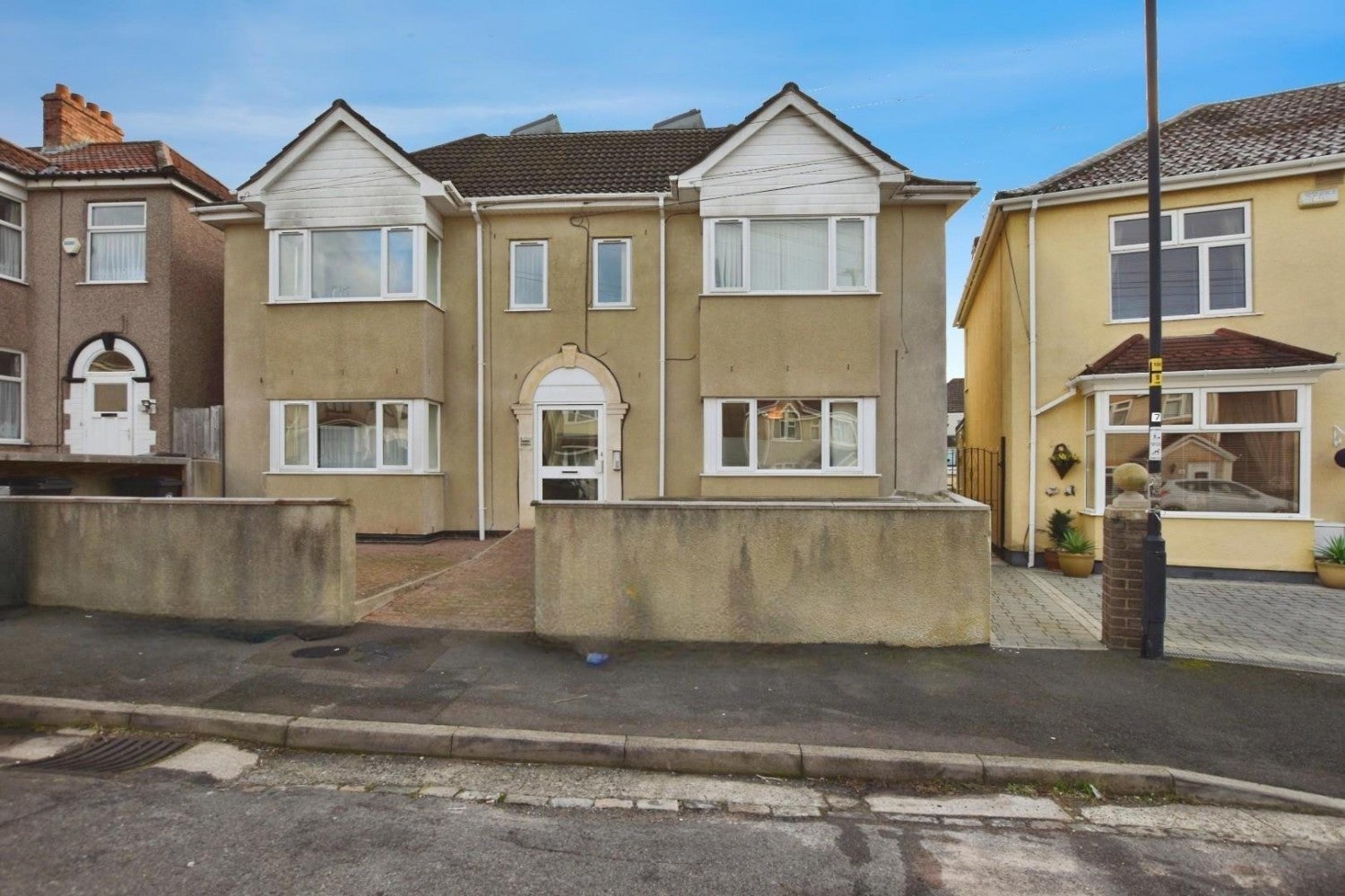 Flat Savoy Road in Bristol