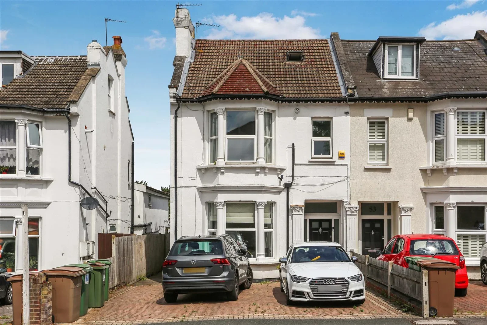 House Cedar Road in Greater London