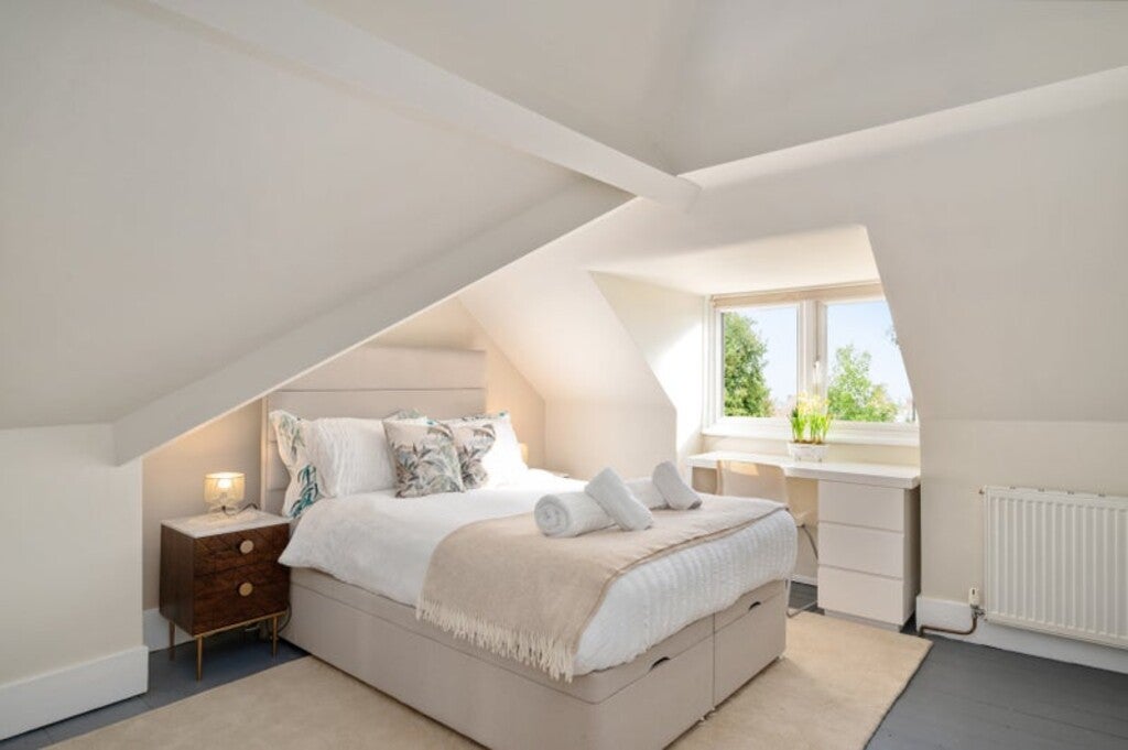 Room Drewstead Road in Greater London