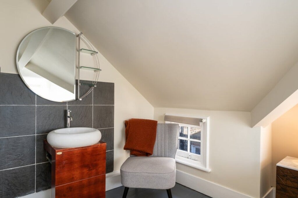Room Drewstead Road in Greater London