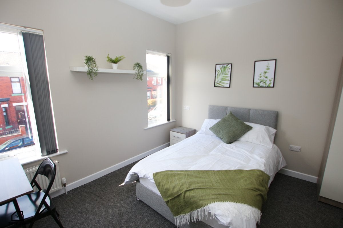 Room Hodges Street in Wigan
