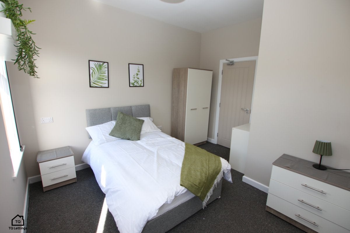 Room Hodges Street in Wigan