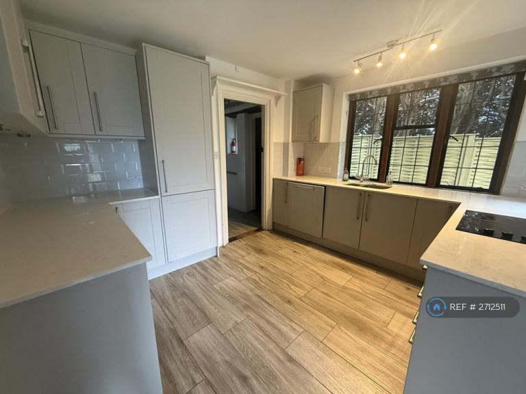 House Latton Close in Elmbridge