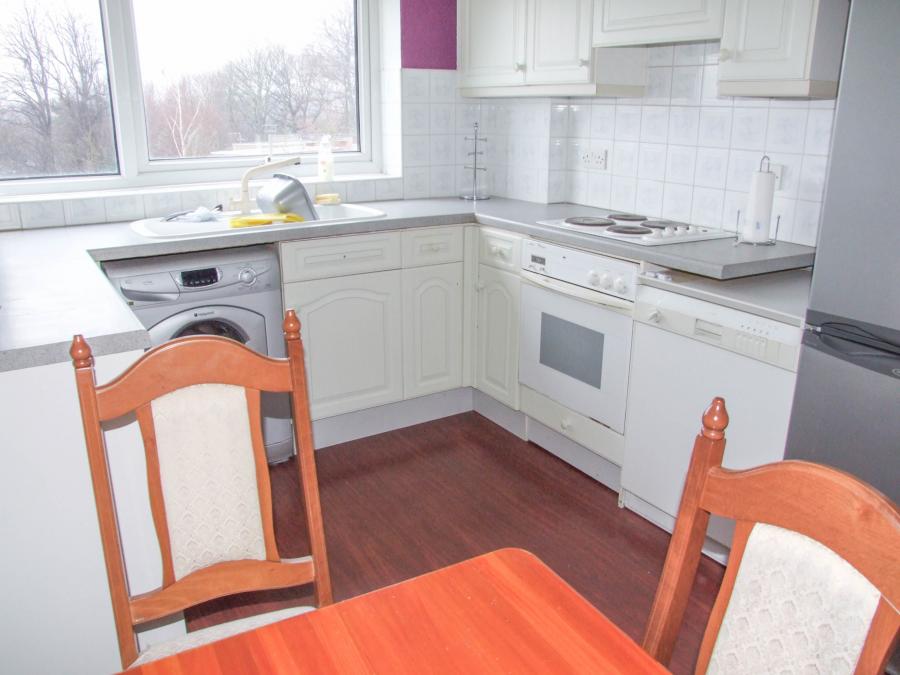 Flat Gledhow Wood Close in Leeds