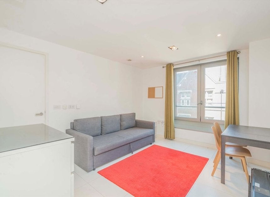 Flat Longford Street in Greater London