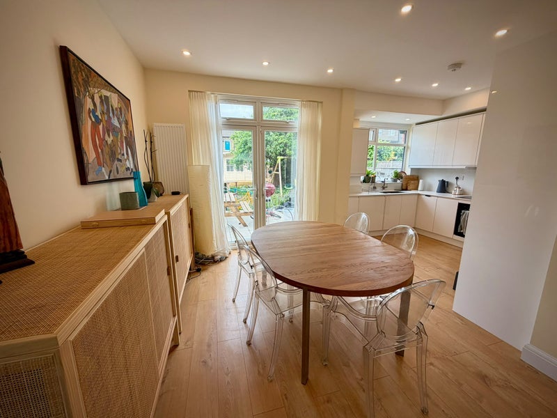 Room Windmill Road in Greater London