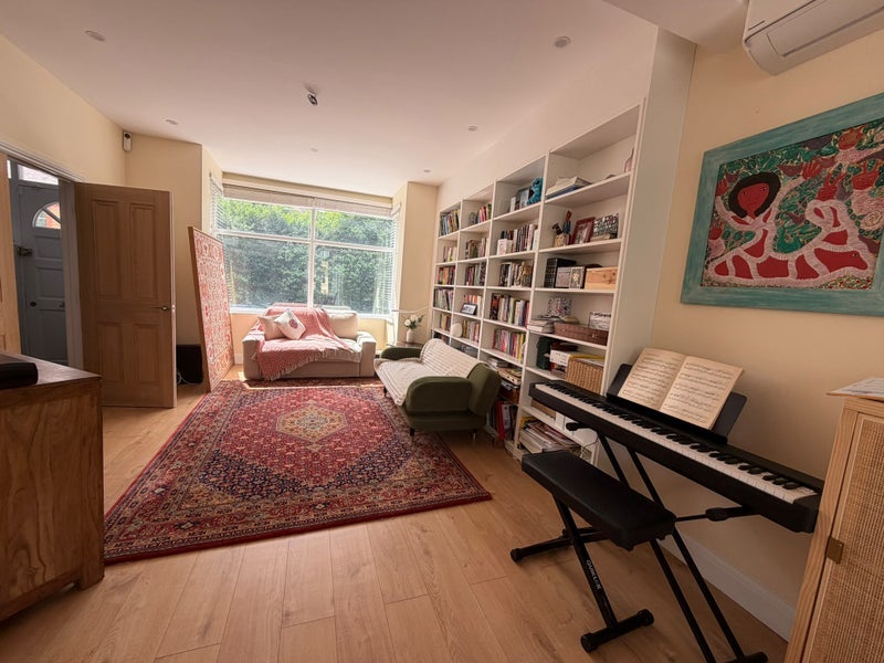 Room Windmill Road in Greater London