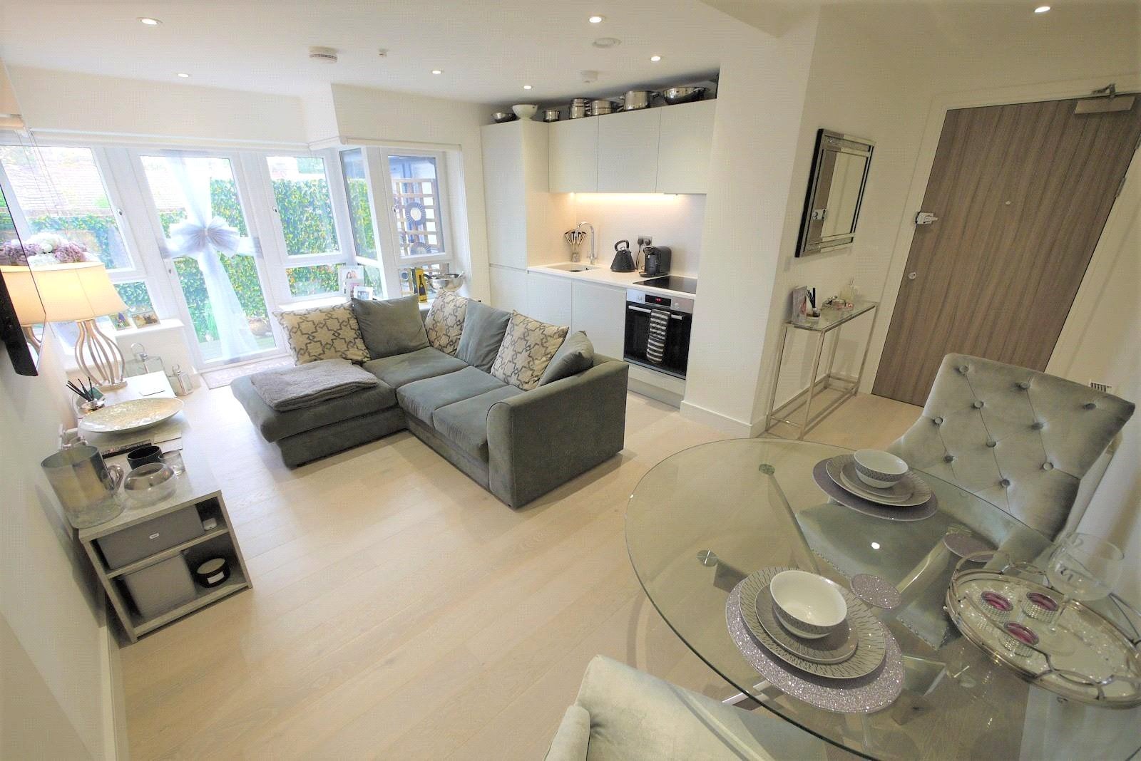 Flat New Road in Brentwood