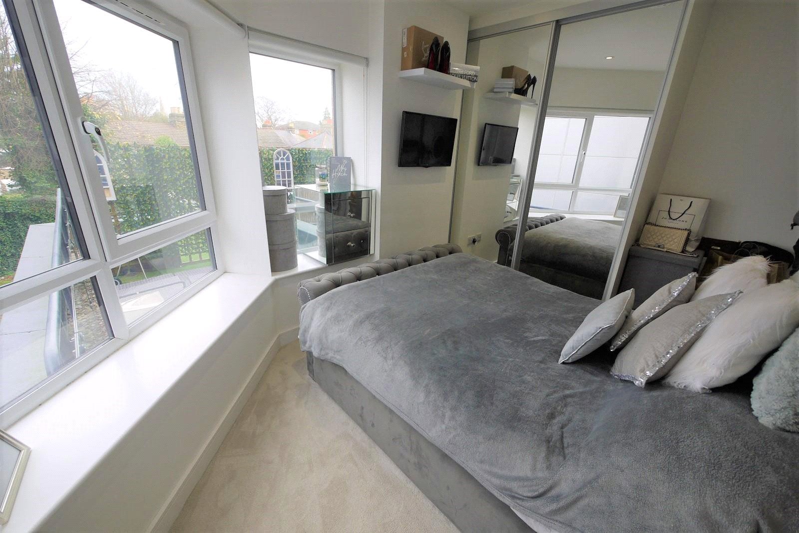 Flat New Road in Brentwood