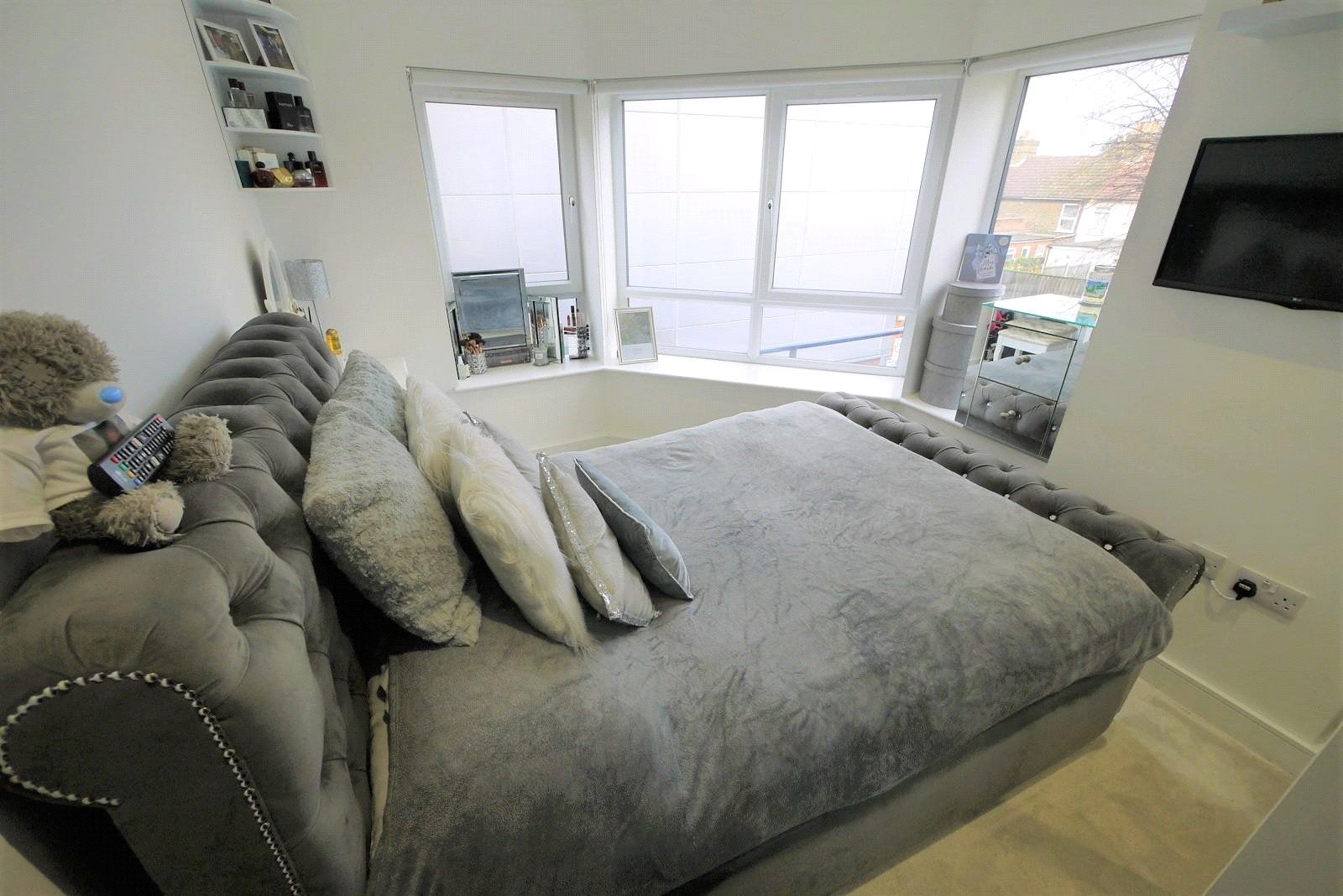 Flat New Road in Brentwood