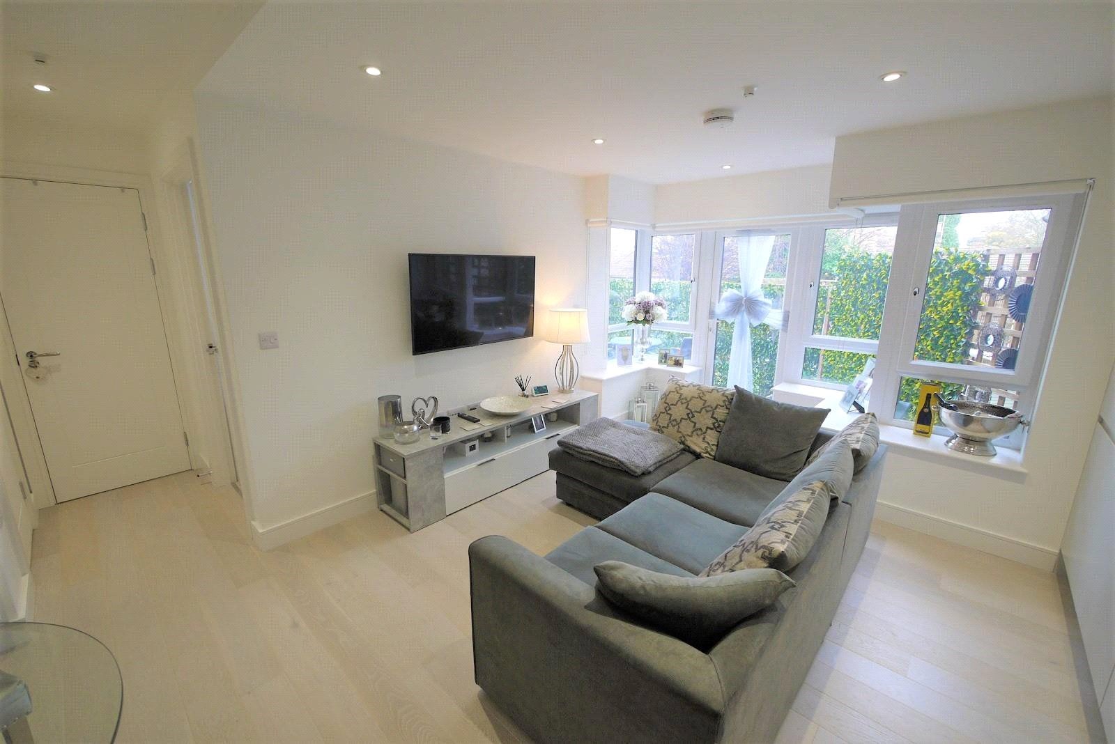Flat New Road in Brentwood
