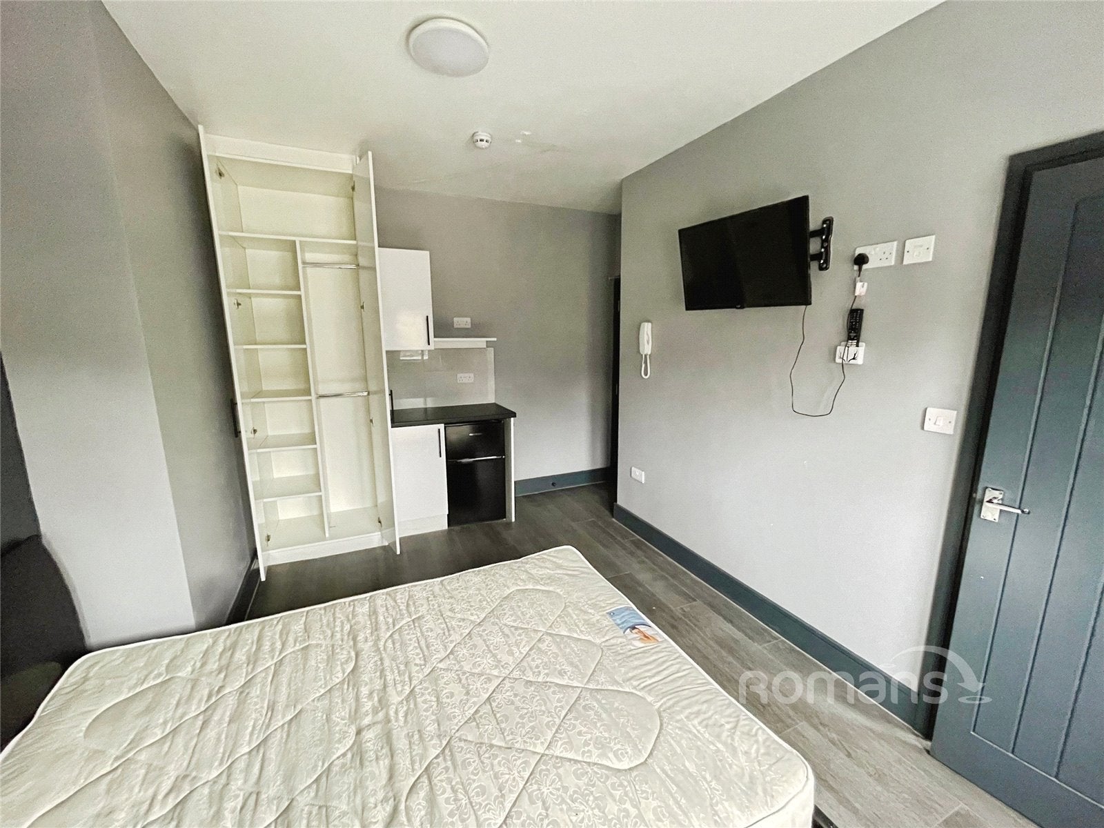 Room Kentwood Hill in Reading
