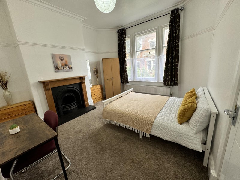 Room College Avenue in Leicester