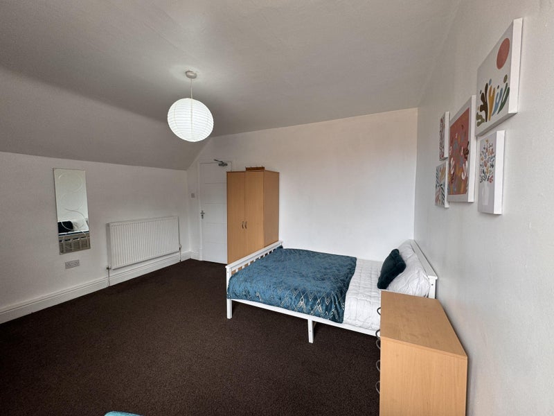Room College Avenue in Leicester