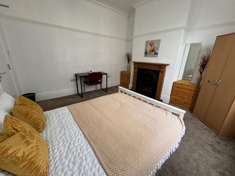 Room College Avenue in Leicester