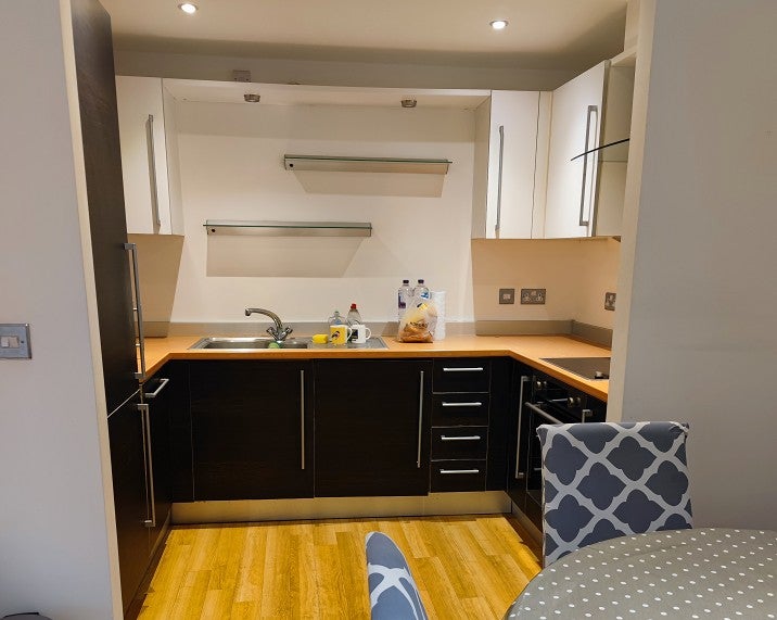 Flat Walnut Tree Close in Guildford