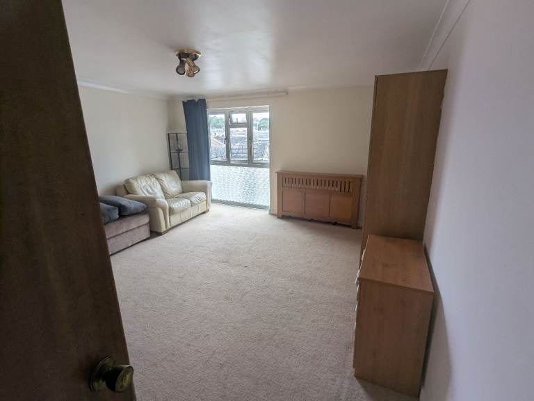 Flat Bretonside in Plymouth