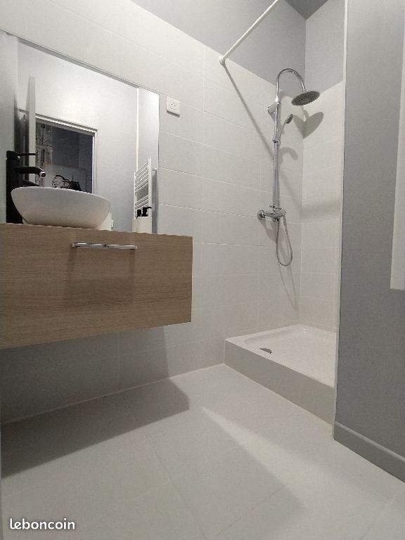 Room Rue des Treilles in Libourne