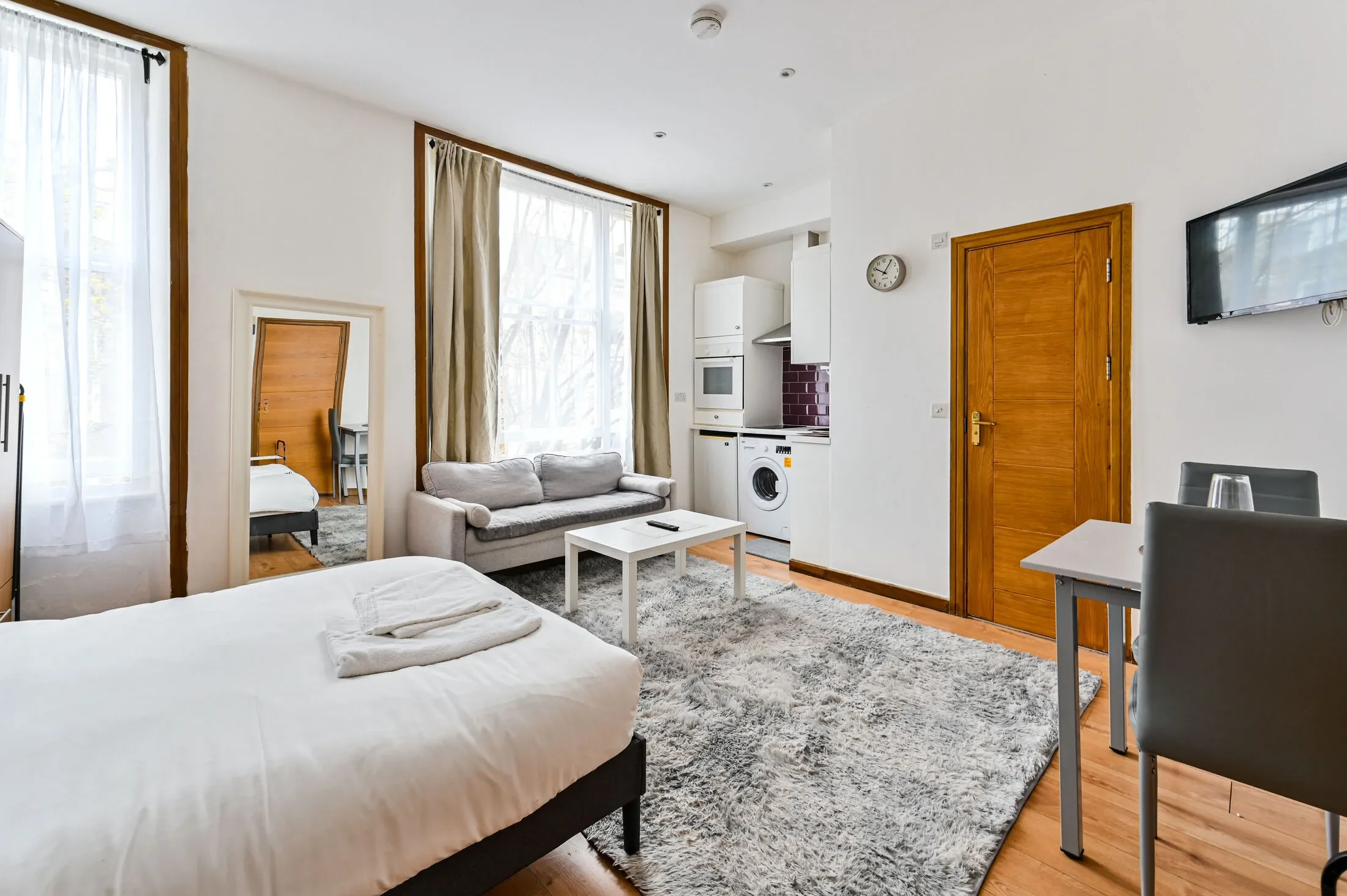 Flat Kempsford Gardens in Greater London