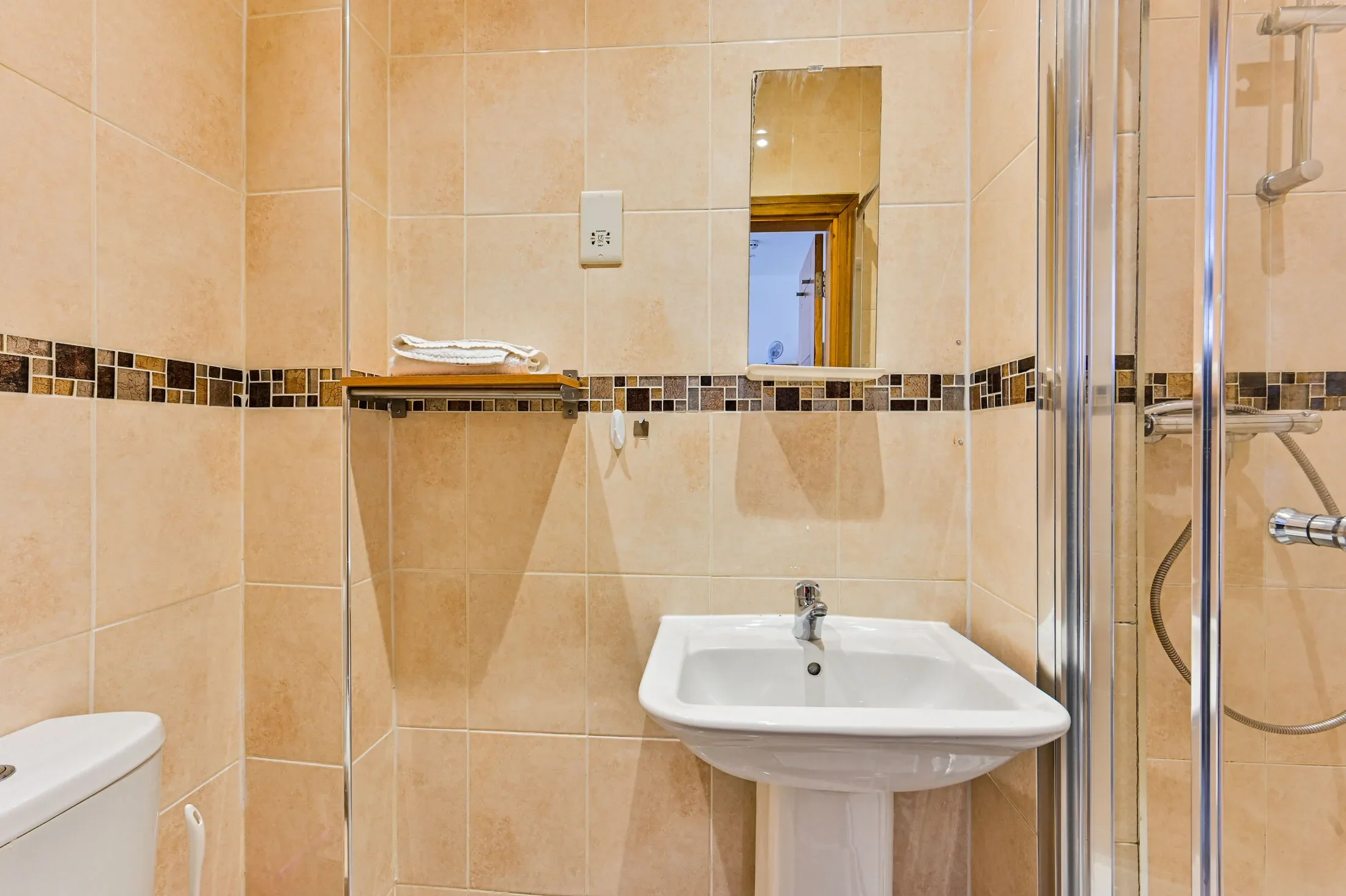Flat Kempsford Gardens in Greater London