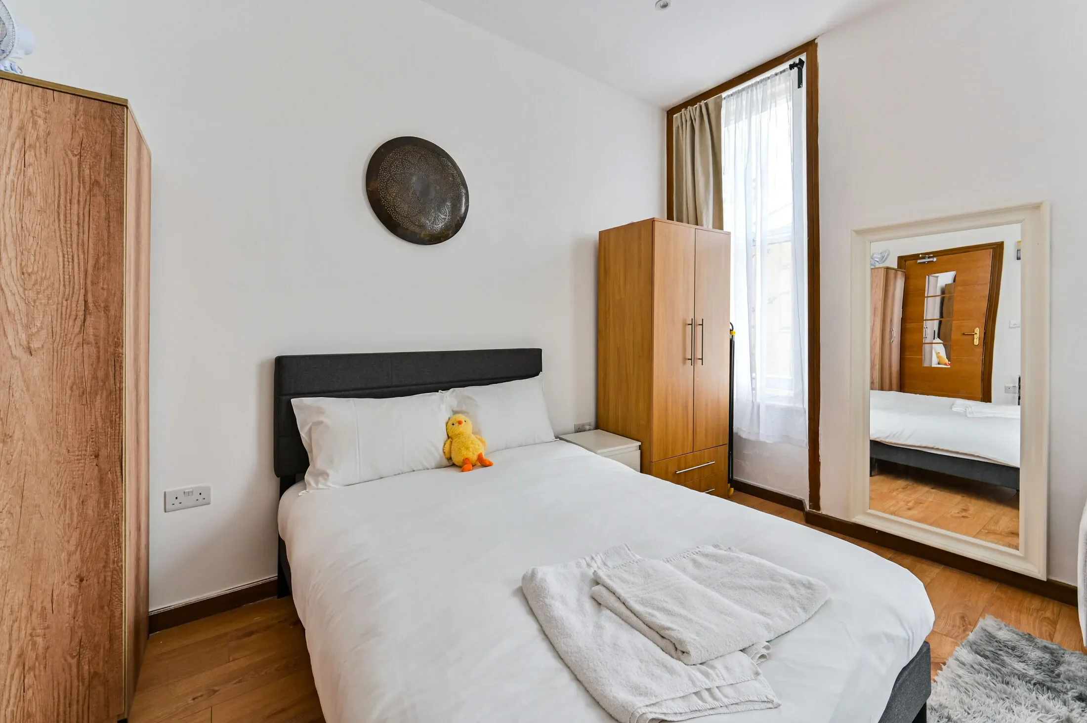 Flat Kempsford Gardens in Greater London