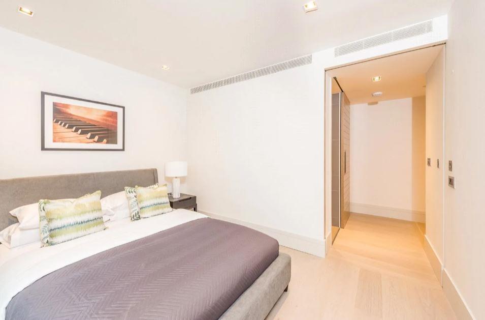 Flat Albert Embankment in Greater London