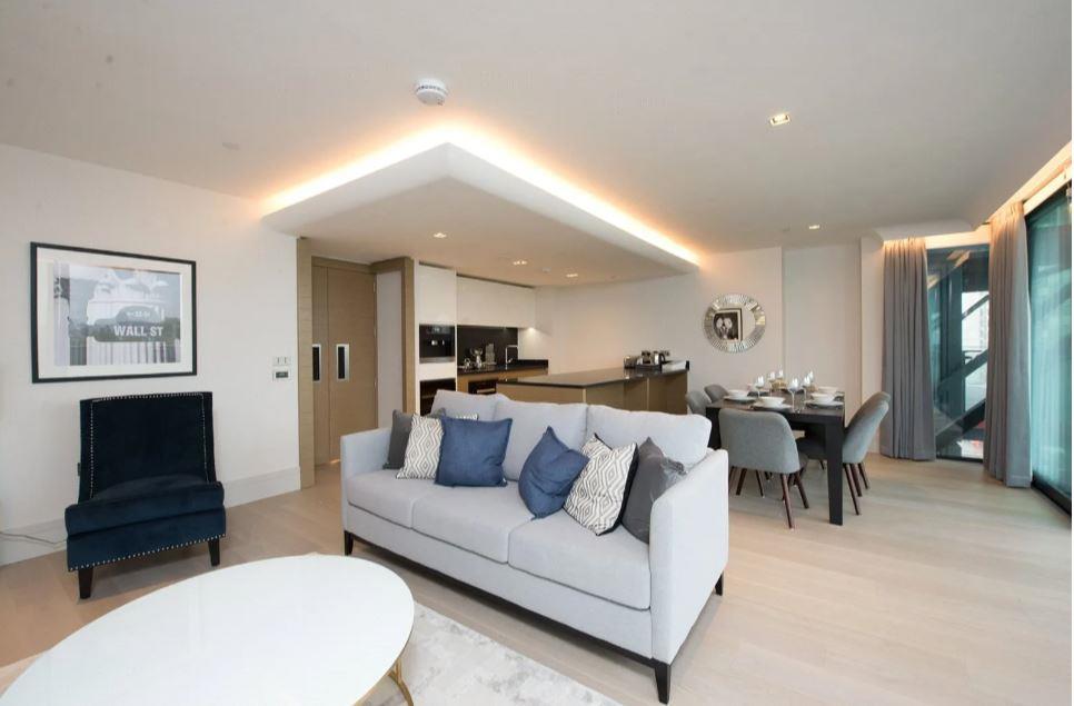 Flat Albert Embankment in Greater London