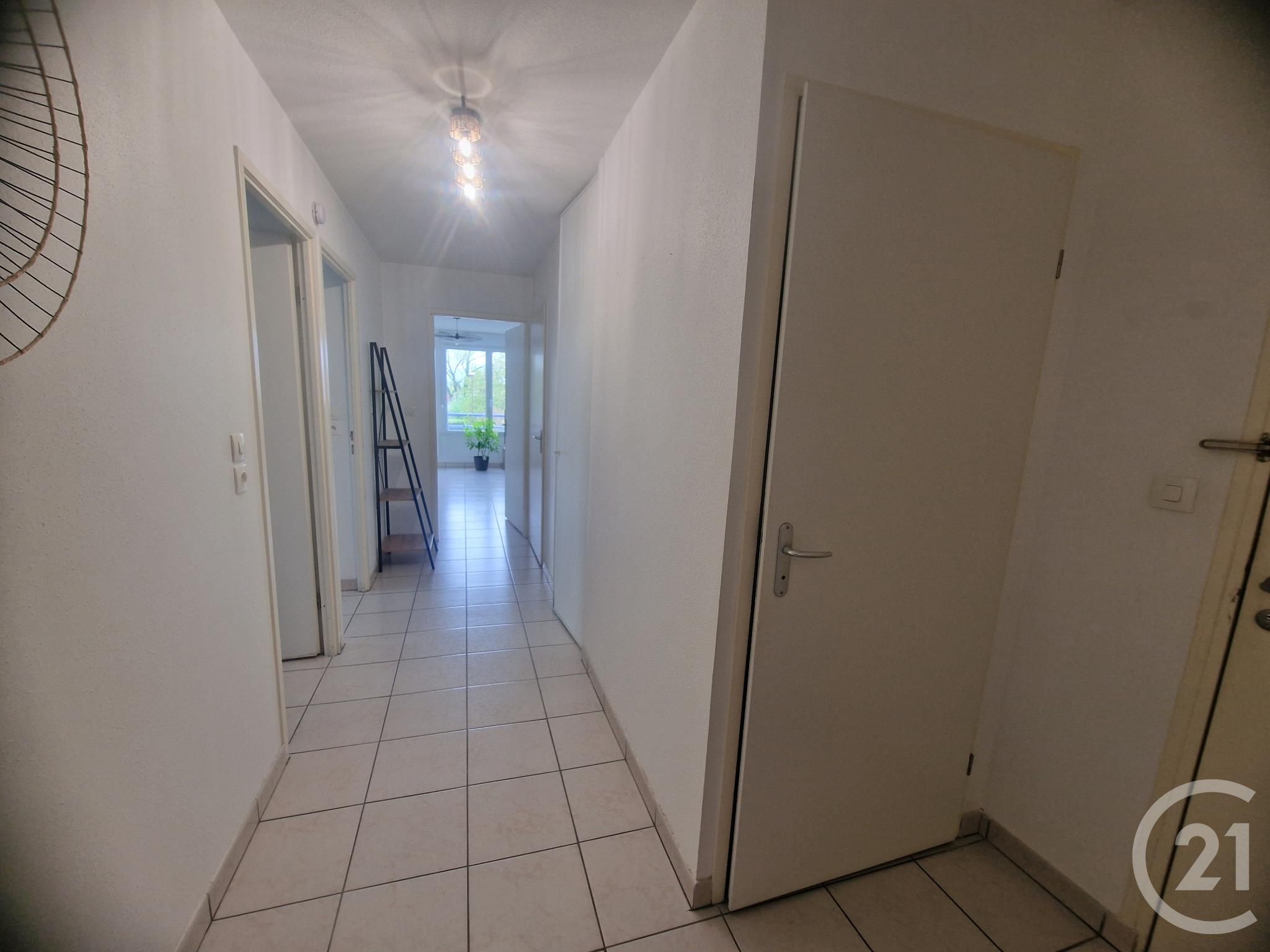 Flat Rue Du Pressoir in Châteauneuf-Val-de-Bargis