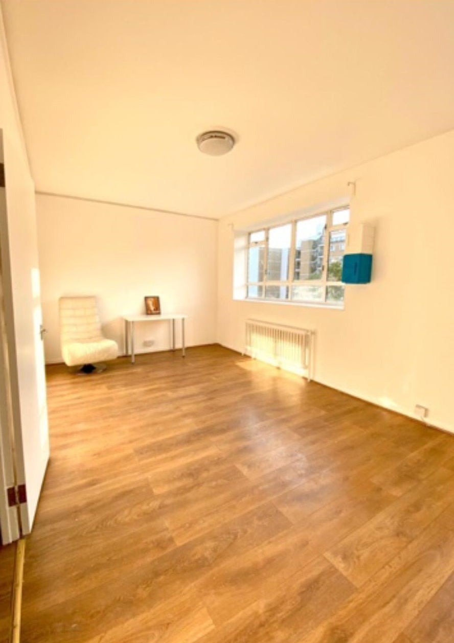 Flat Broadway in City of Westminster