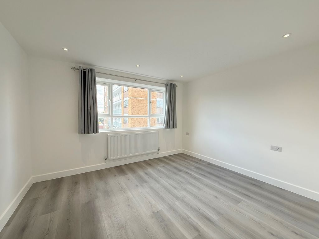 Flat Dove Park in Greater London