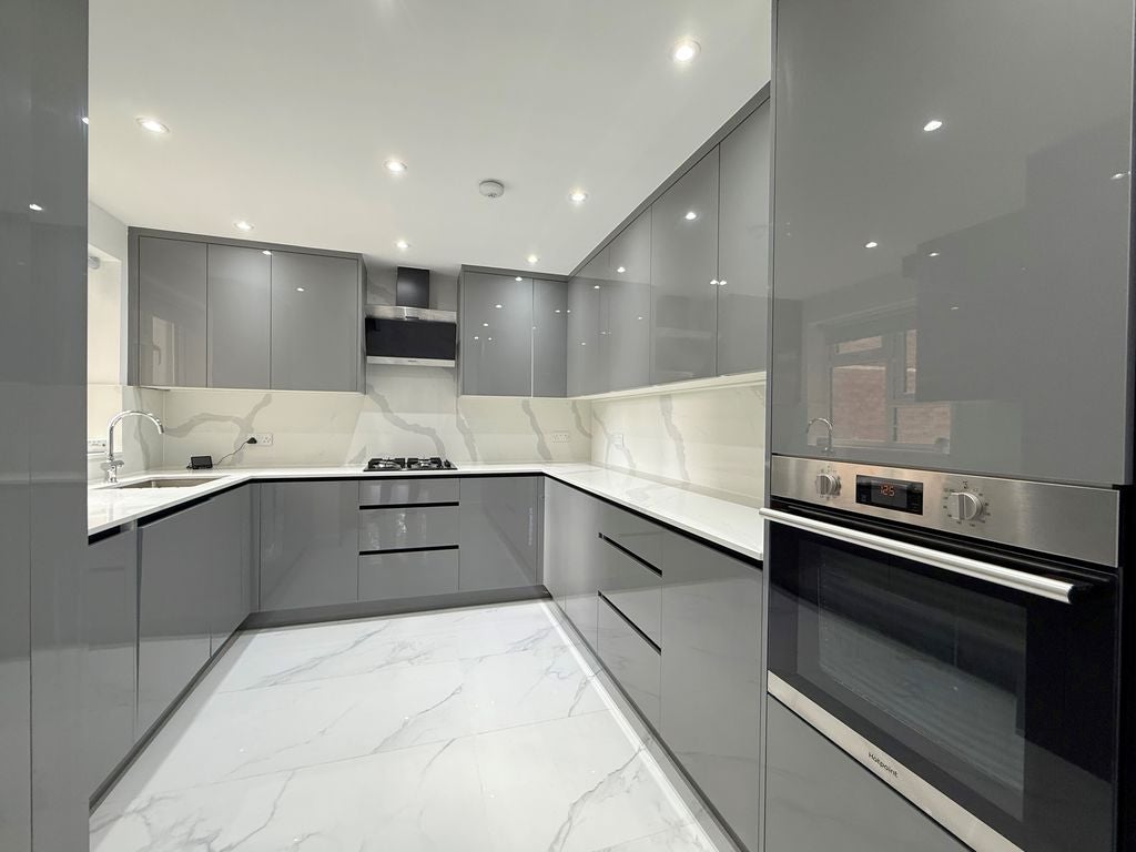 Flat Dove Park in Greater London