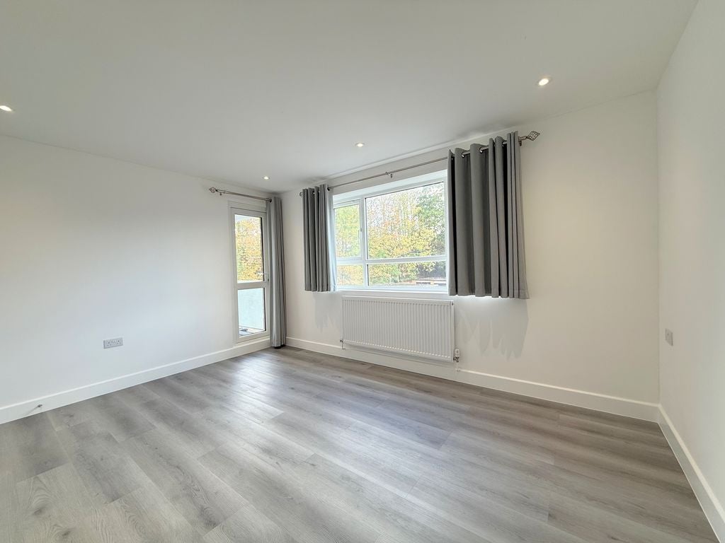 Flat Dove Park in Greater London