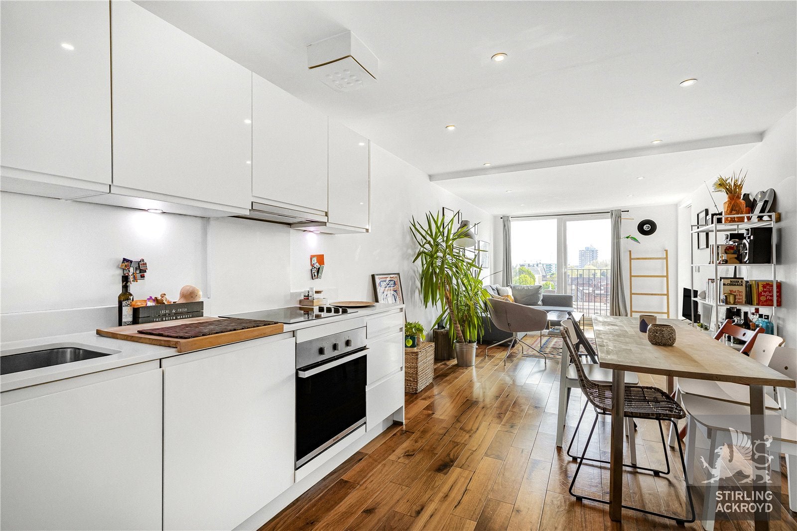 Flat De Beauvoir Crescent in Greater London