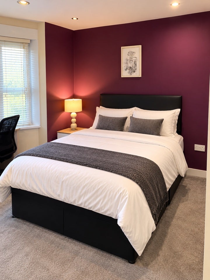 Room Henry Road in Slough