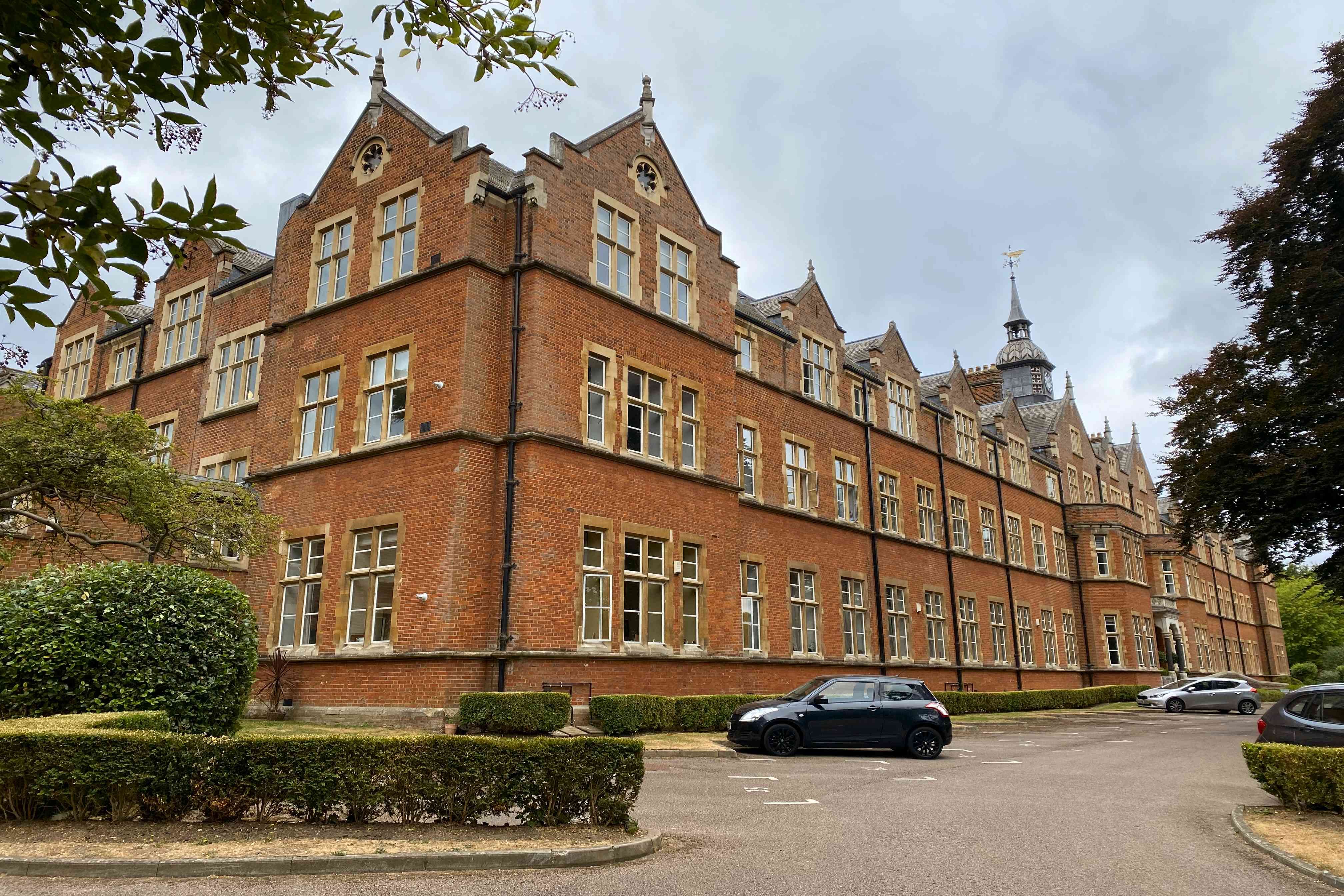 Flat Lavender Close in Mole Valley
