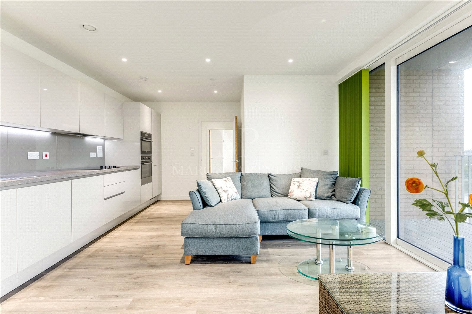 Flat Moorhen Drive in Greater London