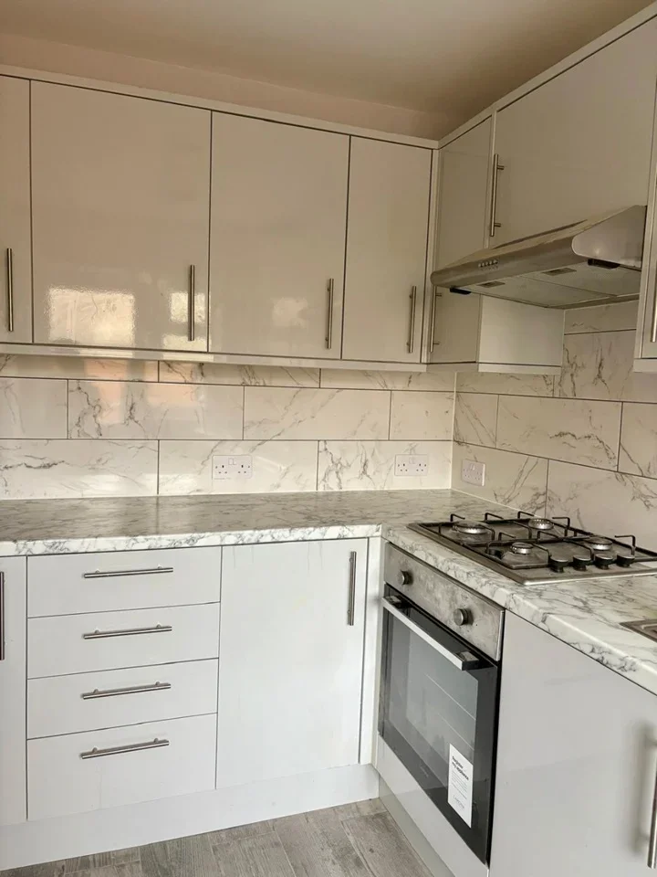 Flat Pembury Court in Greater London