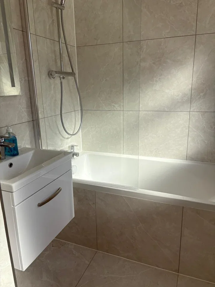 Flat Pembury Court in Greater London